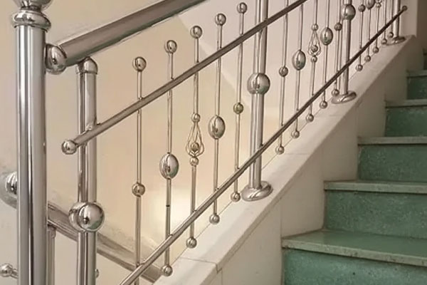 نرده کلاسیک آهنی